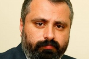“Акцент надо делать не на реанимировании переговорного процесса, а на сохранении мира и 
стабильности”