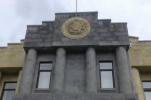 600 հազար դրամ տուգանք` հանրաքվեի ընթացքում «Հետքի» լրագրողի աշխատանքը 
խոչընդոտող Արթուր Խուրշուդյանի նկատմամբ

