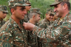 Пяти военнослужащим-срочникам присвоено офицерское звание лейтенанта (видео)