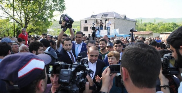 Прибывший в Гарни премьер-министр объявил об отмене Кахцрашенской программы