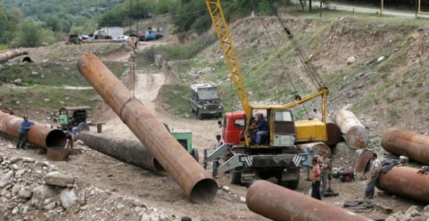 В результате обрушения дамбы погиб рабочий ГЭС, принадлежащей депутату парламента 
Х.Кокобеляну