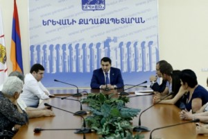 Քննարկվել է Տիգրան Մեծի պողոտայի 47 հասցեի 4-րդ կարգի վթարային շենքի բնակիչների վերաբնակեցմանն առնչվող հարցեր