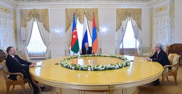 В Санкт-Петербурге президенты Армении, Росии и Азербайджана выступили с совместным 
заявлением