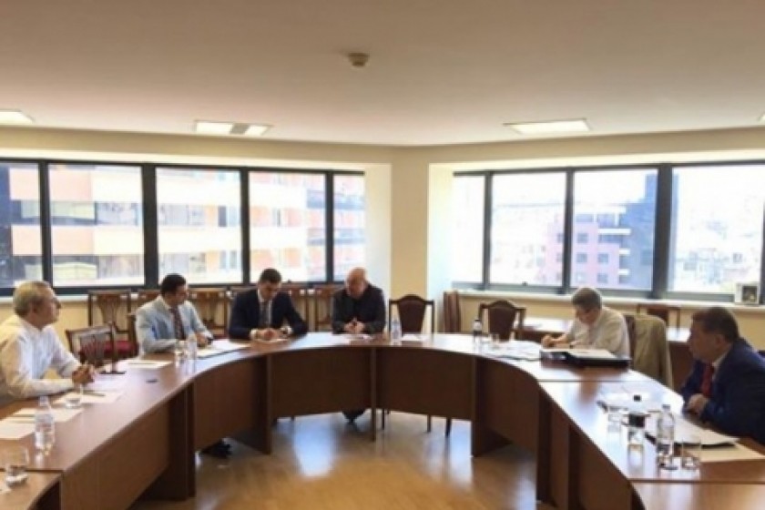 Public Council of Armenia Calls for Negotiated Settlement of Police Building Seizure