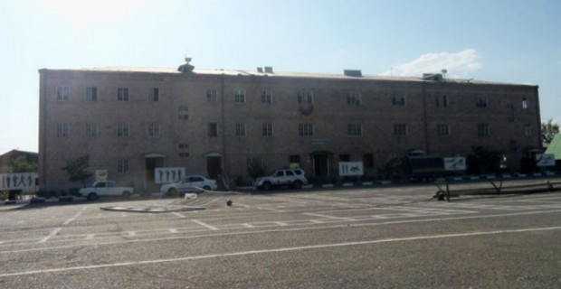 Լրագրողներին տեղափոխում են ՊՊԾ գնդի տարածք