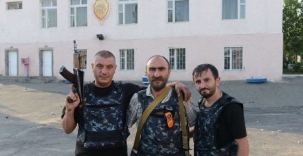 Yerevan: Armed Group Says Police Broke Agreement and Opened Fire
