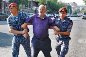 Քաղաքացիներին բերման են ենթարկում ապօրինի զենք, զինամթերք, պայթուցիկ նյութեր պահելու 
կասկածանքով. ոստիկանություն