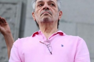 Решение о задержании Е.Петросяна было представлено в тот момент, когда его в инвалидном 
кресле перевозили в больницу
