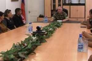 Artsakh Defense Minister Meets With Relatives of Soldiers Killed in April Fighting