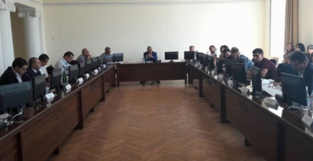 Վանաձորի ավագանին  հաստատեց քաղաքապետի առաջարկած տնօրենների թեկնածությունը, համաձայնվեց գույք նվիրել, բայց ավտոմեքենա օտարելուն դեմ էր