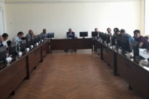 Վանաձորի ավագանին  հաստատեց քաղաքապետի առաջարկած տնօրենների թեկնածությունը, համաձայնվեց գույք նվիրել, բայց ավտոմեքենա օտարելուն դեմ էր