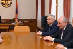 Բակո Սահակյանը ընդունել ՀՀ զինվորական դատախազին