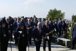 ՀՀ անկախության 25-րդ տարեդարձի առթիվ Սերժ Սարգսյանը այցելել է «Եռաբլուր»