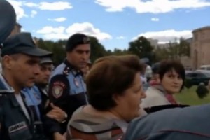 Обманутые жители перекрыли улицу Налбандяна