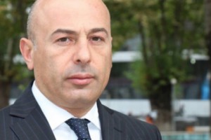 «Եթե այդ մեքենաներից մեկը պատկանում է իմ հիմնած ընկերությանը, դա 
դեռևս չի նշանակում, որ այդտեղ որևէ անօրինական բան կարելի է տեսնել»