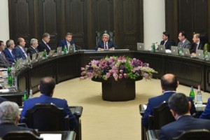 «Այս կառավարությունը կարող է անել այն, ինչ չի հաջողվել նախկին բոլոր կառավարություններին». Սերժ Սարգսյանն այցելել է կառավարություն