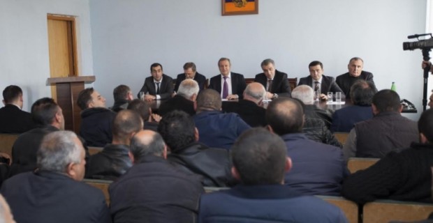 Գեղարքունիքի ֆերմերներին գյուղնախարարը առաջարկում է ստեղծել համատեղ ընկերություն և իրացնել բերքը