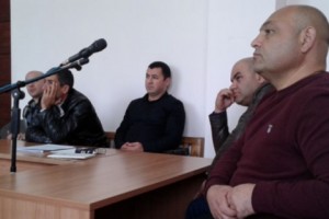 Լրագրողներն իրենց մասնագիտական գործունեությունը խոչընդոտած ոստիկանների նկատմամբ մեղմ պատիժ են պահանջում