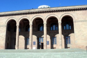 Արա Աբրահամյանի ասուլիսի համար փոխվել է գիտաժողովի վայրը