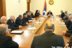  Բակո Սահակյանը հանդիպել է Արցախյան շարժման մի խումբ ակտիվիստների հետ