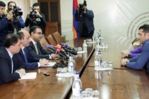 Armenian Economics Minister Talks Restructuring with Financially Troubled "Ashtarak Kat"
