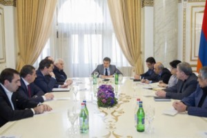 Премьер-министр с представителями крупных организаций – производителей и импортеров 
обсудил касающиеся их деятельности вопросы

