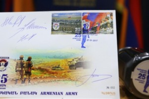 Երկու նոր նամականիշ՝ նվիրված հայկական բանակի կազմավորման 25–ամյակին