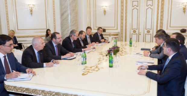 Премьер-министр и чиновник ЕС обсудили перспективы развития сотрудничества
