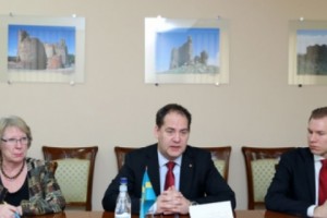 Պաշտպանության նախարարն ընդունել է Շվեդիայի խորհրդարանական պատվիրակությանը