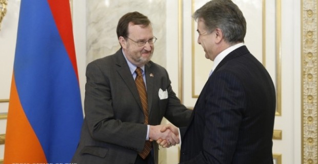 Armenian Prime Minister and U.S. Ambassador to Armenia Discuss Anti-Corruption Campaign