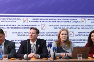 Международные наблюдатели провели брифинги