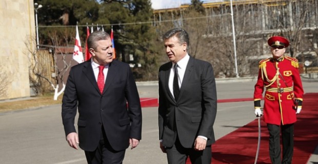 Armenian Prime Minister Flies to Tiflis for Talks on Greater Bilateral Cooperation