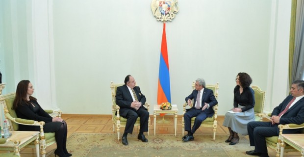 Ecquador's New Ambassador to Armenia Presents Credentials