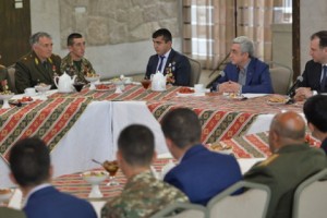 Президент в Арцахе встретился с демобилизованными и ещё проходящими службу 
военнослужащими
