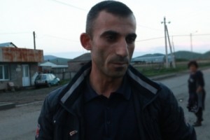 Տաշիրում նկարահանումների մասին «օպերատիվ տեղեկություններ» ունեցող ոմն 
Այվազյան «Հետքի» լրագրողներին հրավիրում էր բաժին (տեսանյութ)