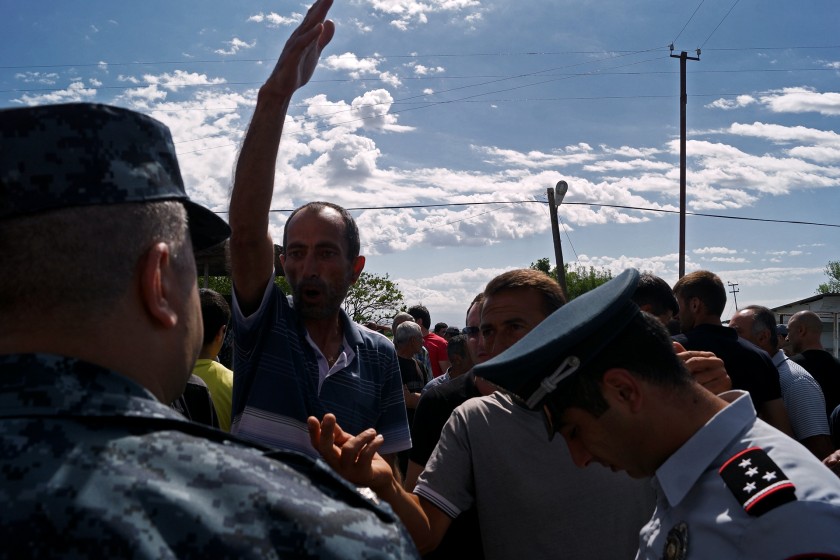 Пострадавшие от града мргастанцы перекрыли дорогу