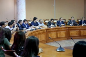 Շարունակվում են  հանրային քննարկումները «Ես եմ»  և «Պատիվ ունեմ» ծրագրերի շուրջ