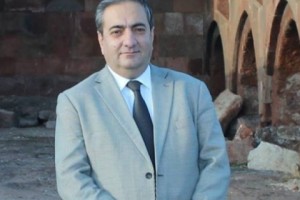 Մանուկ Սիմոնյանի սպանության գործով մեղադրանք է առաջադրվել վերջինիս կնոջը, որդին ազատվել է արգելանքից