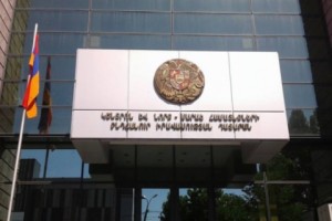 Հայաստանի մի քանի բանկից հափշտակություն կատարելու մեջ մեղադրվող  
օտարերկրացու 
համար դատախազը տասը տարվա ազատազրկում է պահանջում