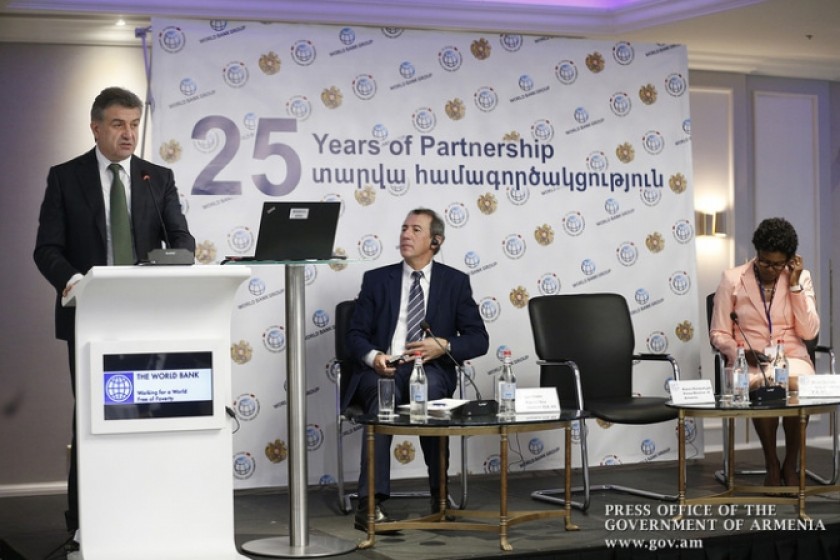 Премьер-министр присутствовал на открытии форума, посвященного 25-летию партнерства РА-
ВБ