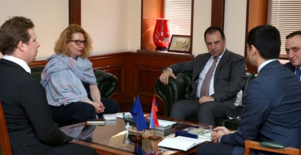 Պաշտպանության նախարարն ընդունել է ԵԽ երևանյան գրասենյակի ղեկավարին