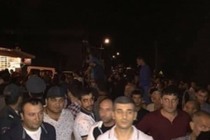 Агарцинцы перекрыли межгосударственную автотрассу Иджеван-Ереван 
