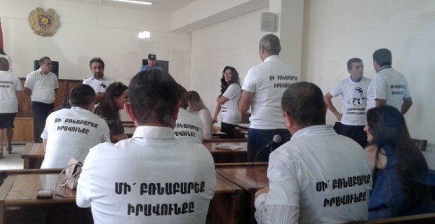 Sasna Dzrer Defense Attorneys Stage "Shirt Protest": "Don't violate the law"