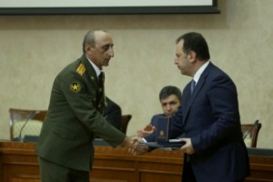 Վիգեն Սարգսյանը հանձնել է մի շարք զինվորականների, քաղաքացիական հատուկ ծառայողների և ազատամարտիկների պարգևները
