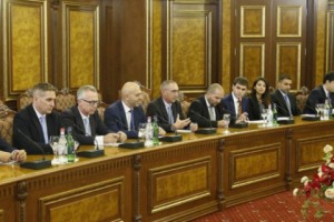 Карен Карапетян принял президента компании «Лидиан Интернешнл» и группу международных 
инвесторов