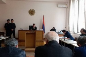 «Ականջներդ կկտրեմ» դատախազը` «զինված խմբի» գործով ամբաստանյալ 
Արթուր Վարդանյանին
