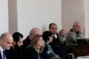 «Լակոտներով գործ են բռնում, խրձով եկել, նստել ենք». «զինված խմբի» գործով 
ամբաստանյալը նիստից առաջ բարկացել էր