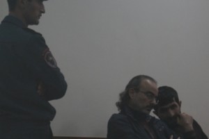 Պաշտպան Ա. Պապիկյան. «Փաստորեն, 2 ինքնաձիգ էր պակասում զանգվածային 
անկարգություն ծրագրելու համար»
