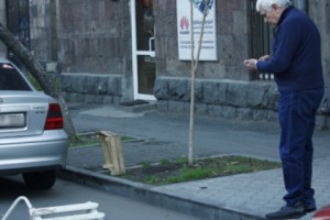 Компания нарушает закон, прикрываясь именем главного советника премьер-министра