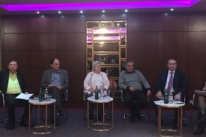 “Коррупцию политизуют такие шаги, как проталкивание в парламент по партийному списку 
офшорного генерала” - обсуждение